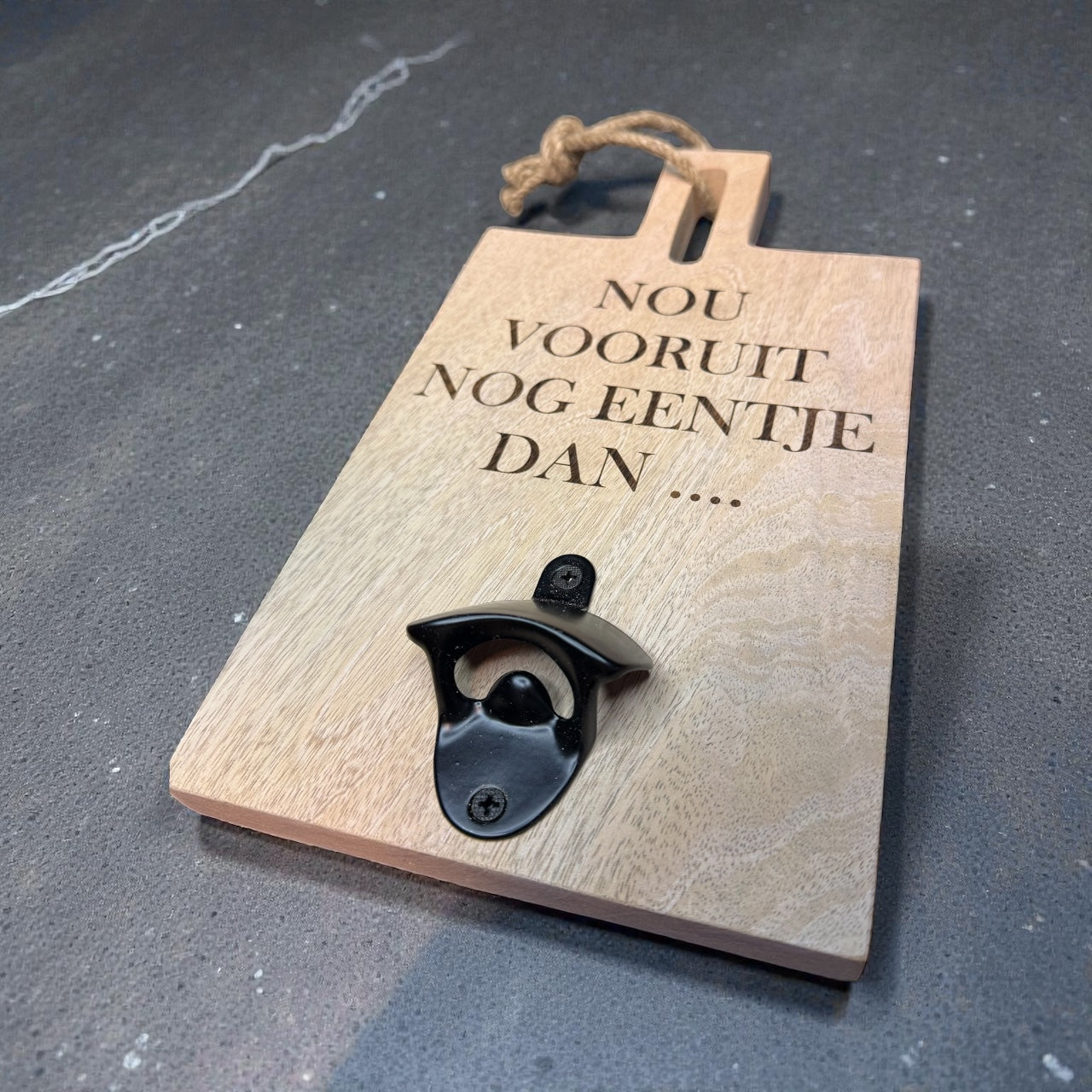 Plankje met bieropener