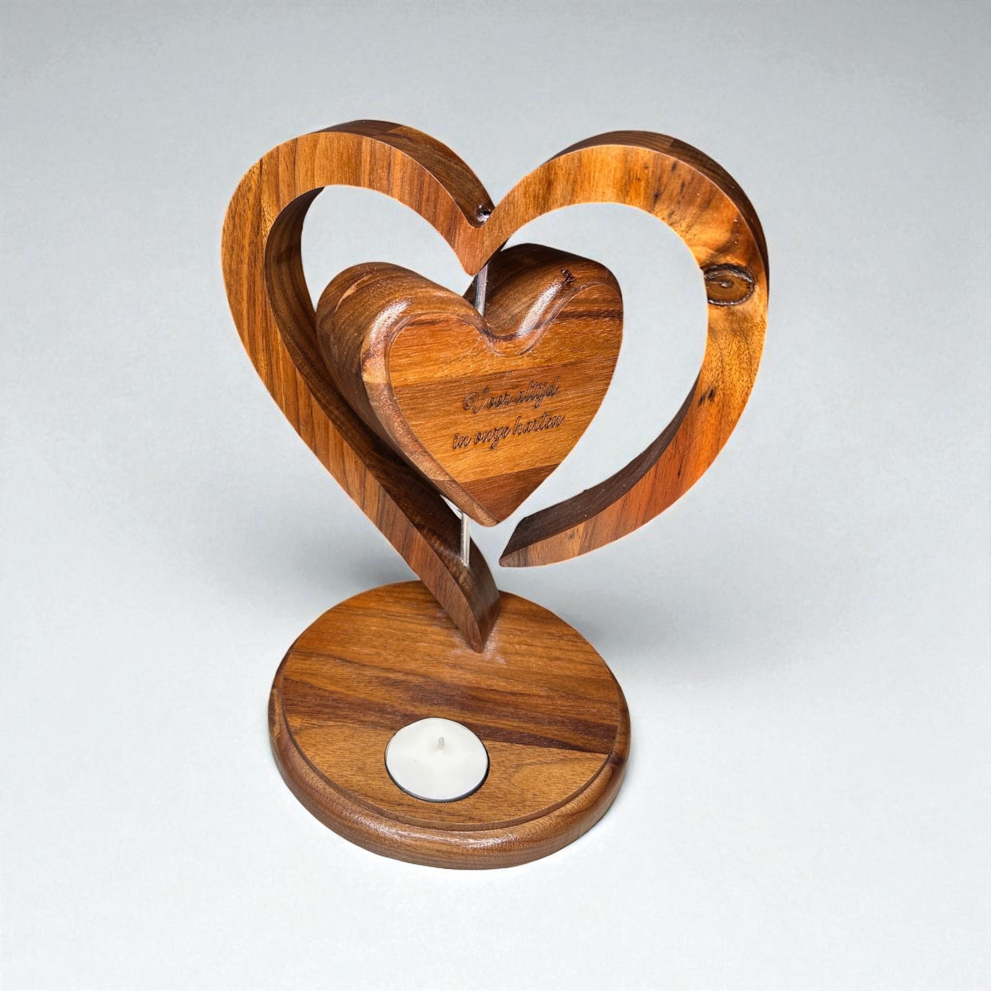 Houtenurn met waxinelicht